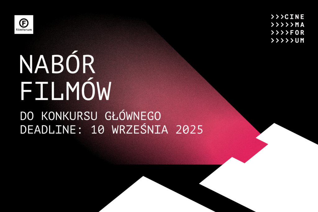 Grafika promująca nabór filmów do Konkursu Głównego 24. CINEMAFORUM. Na czarnym tle biały napis: ‘Nabór filmów do Konkursu Głównego. Deadline: 10 września 2025’. Po prawej stronie logotyp festiwalu CINEMAFORUM w formie napisu rozdzielonego na linie. W lewym górnym rogu logo Fundacji Filmforum. Tło w kolorze czarnym z różowo-białym efektem świetlnym w centrum.