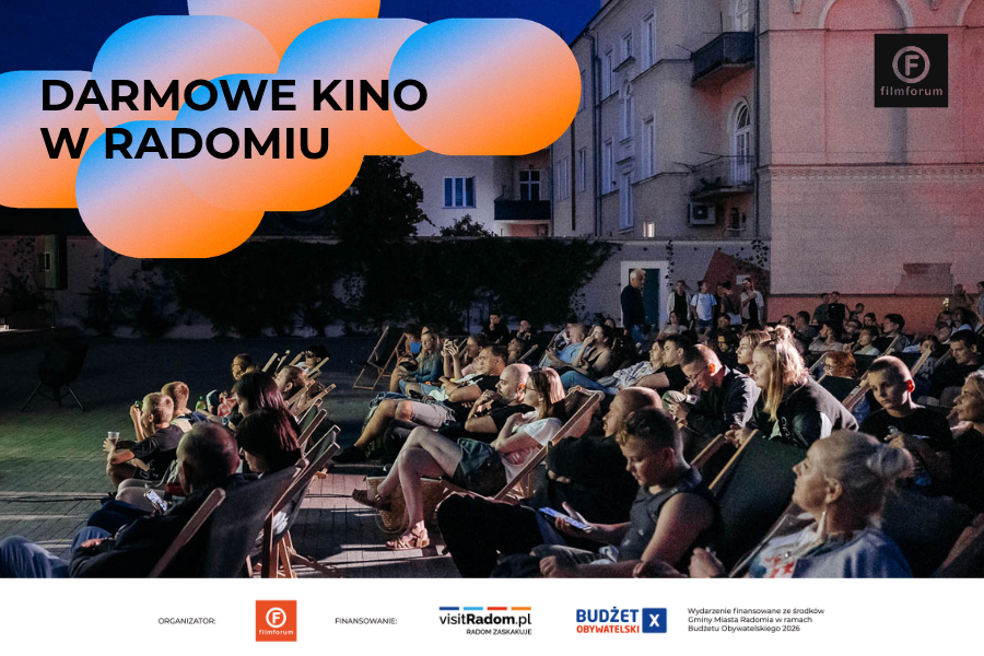 Publiczność podczas wieczornego seansu kina plenerowego w Radomiu. Grafika promuje darmowe pokazy filmowe finansowane z Budżetu Obywatelskiego 2026.